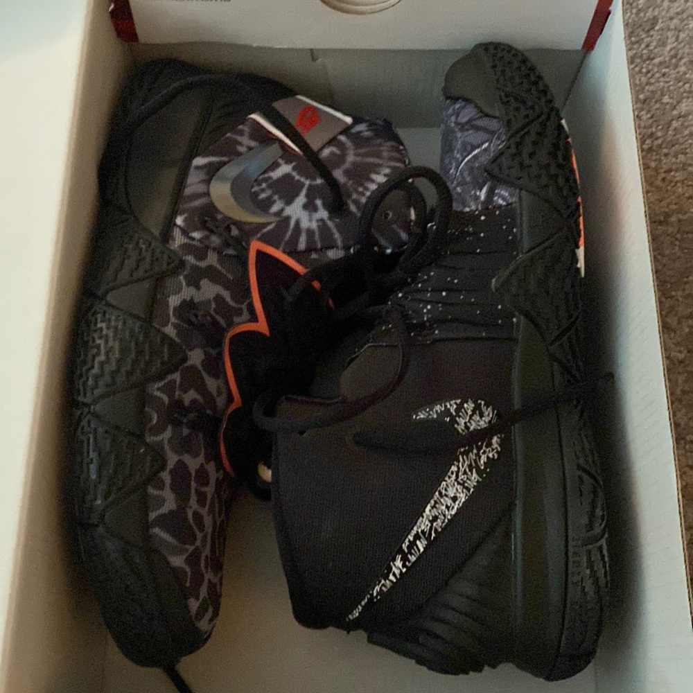 Brand new never worn kyrie basketball shoes